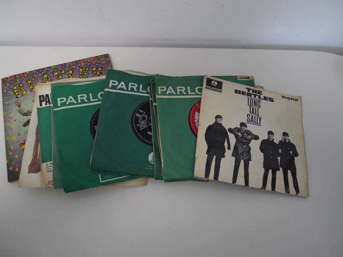 Lot Small box of 7" vinyl records incl. 15 Beatles...