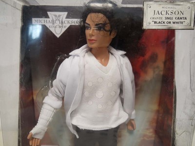 Lot Boxed Michael Jackson singing figure