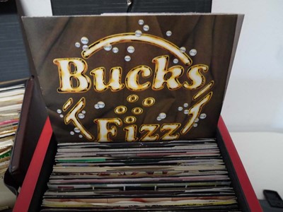 Lot 3 boxes of 7" singles incl. Toto, The Nolans,...