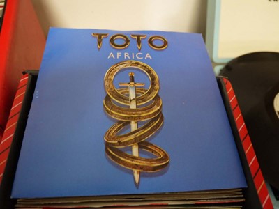 Lot 3 boxes of 7" singles incl. Toto, The Nolans,...