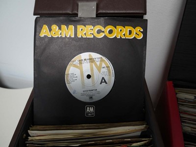 Lot 3 boxes of 7" singles incl. Toto, The Nolans,...