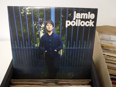 Lot 2 boxes of 7" singles incl. Thin Lizzy,...