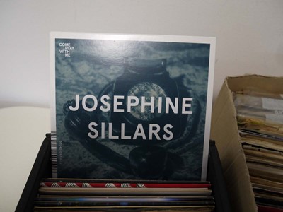 Lot 2 boxes of 7" singles incl. Thin Lizzy,...