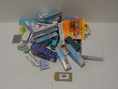 Lot 3505 - Selection of dental and shaving related cosmetics
