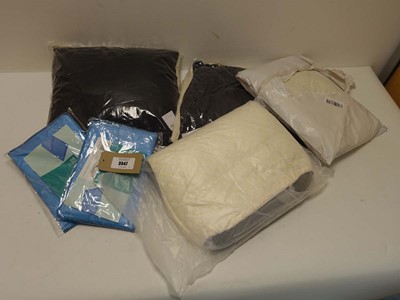 Lot 3547 - x6 assorted pillows