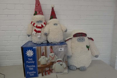 Lot Christmas themed yeti family incl. 3 various...