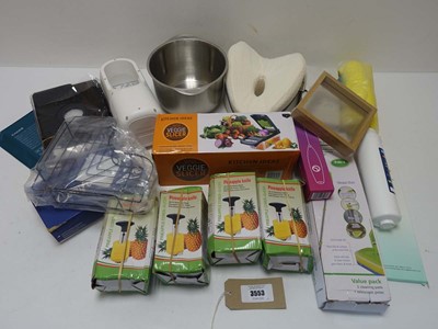 Lot 3553 - Selection of household items to include...