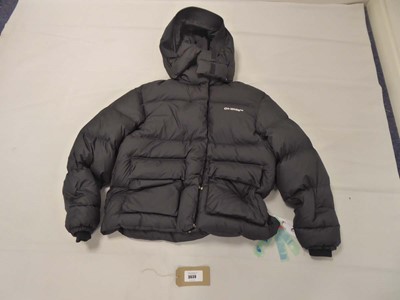 Lot 3639 - Off White peach NY arrow puffer coat in black...