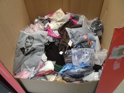 Lot 3579 - Pallet containing mixed ladies and men's clothing