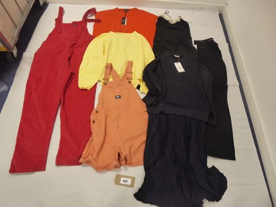 Lot 3598 - Selection of various clothing in various...
