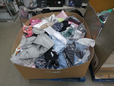 Lot 3609 - Pallet containing mixed ladies and men's clothing