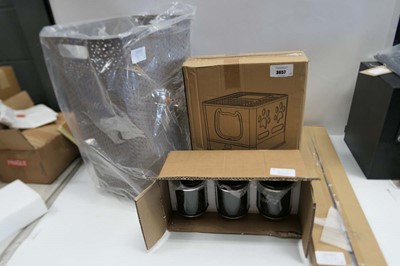 Lot 3657 - x4 items to include Laundry basket, Pet bin,...