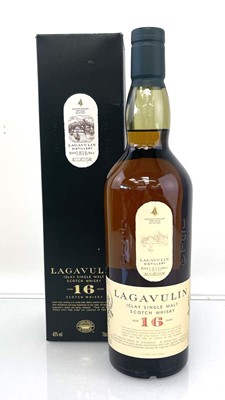 Lot 135 - A bottle of Lagavulin 16 Year Old Islay Single...