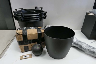 Lot 3661 - x4 items to in include plant pot etc