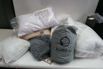 Lot 3671 - Large selection of pillows and blankets to...