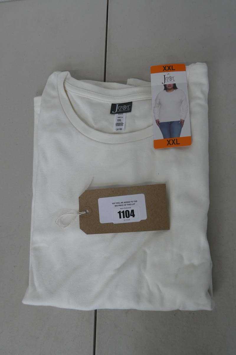 Lot 1104 - Approx. 25 ladies Jezebel round neck jumpers