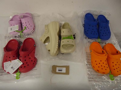 Lot 3682 - 5x Pairs of Crocs in various styles and sizes