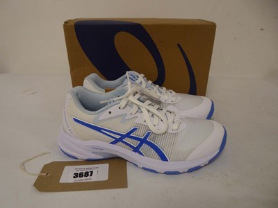 Lot 3687 - Asics netburner professional FF 4 trainers in...