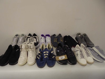 Lot 3711 - 12x Pairs of trainers in various styles