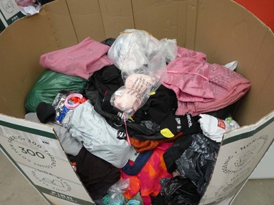 Lot 3761 - Large pallet containing new and used clothing