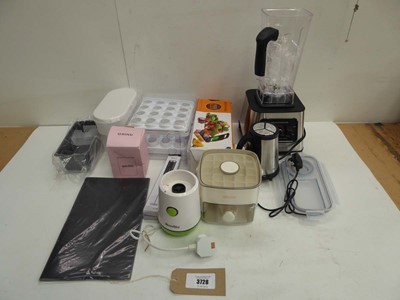 Lot 3728 - Selection of mixed kitchen items to include...