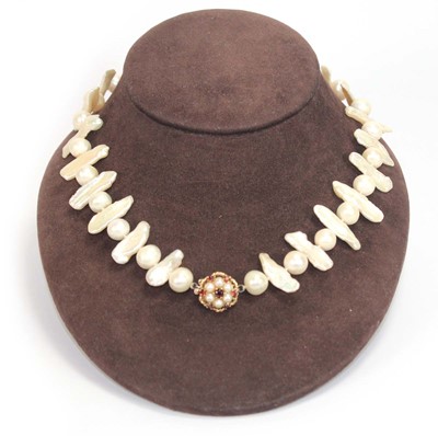 Lot 507 - A single strand freshwater pearl necklet with...
