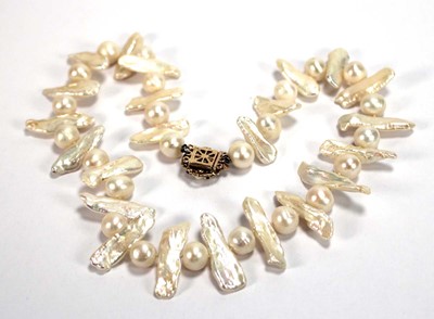 Lot 507 - A single strand freshwater pearl necklet with...