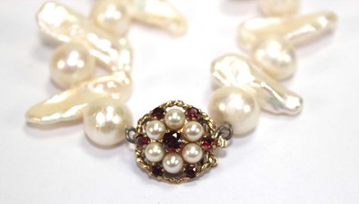 Lot 507 - A single strand freshwater pearl necklet with...