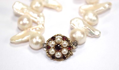 Lot 507 - A single strand freshwater pearl necklet with...