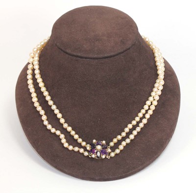 Lot 514 - A double strand graduated cultured pearl...