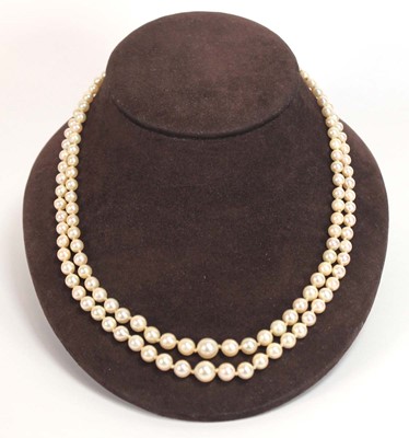 Lot 514 - A double strand graduated cultured pearl...