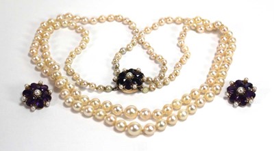 Lot 514 - A double strand graduated cultured pearl...