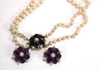 Lot 514 - A double strand graduated cultured pearl...