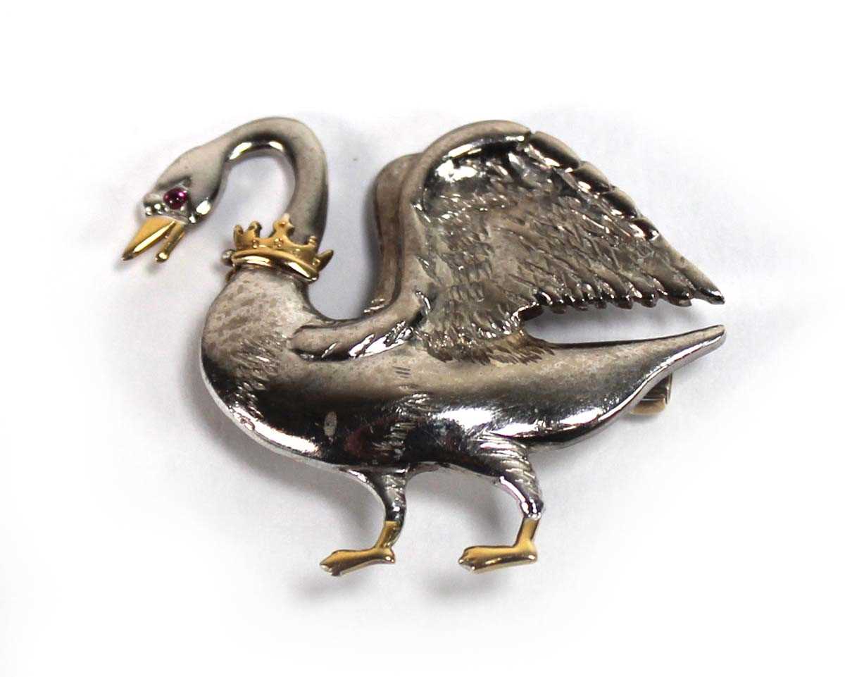 Lot 517 - An 18ct two-colour gold brooch in the form of...