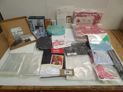 Lot 3730 - Selection of arts and crafts, stationary etc.