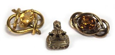 Lot 521 - A gilt metal watch fob set citrine, l. 3.4 cm,...
