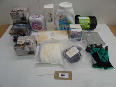 Lot 3733 - Selection of household hygeine items to...
