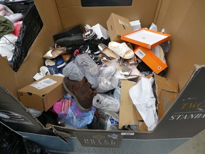 Lot 3740 - Large pallet containing new and used shoes