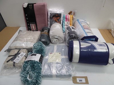 Lot 3751 - Selection of various bedding, beach towels,...
