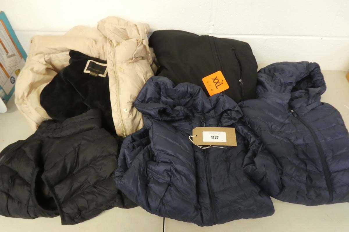 Lot 1127 - Approx. 5 men's and women's coats and gilets...