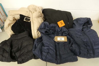 Lot 1127 - Approx. 5 men's and women's coats and gilets...