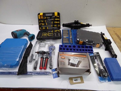 Lot 4629 - Bag of tools including screwdriver sets, bit...