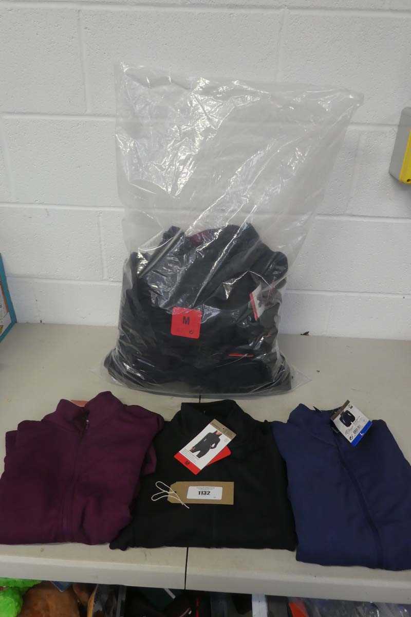 Lot 1132 - Approx. 14 women's full zip jacquard jackets...