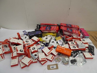 Lot 4635 - 2 bags of car accessories including steering...