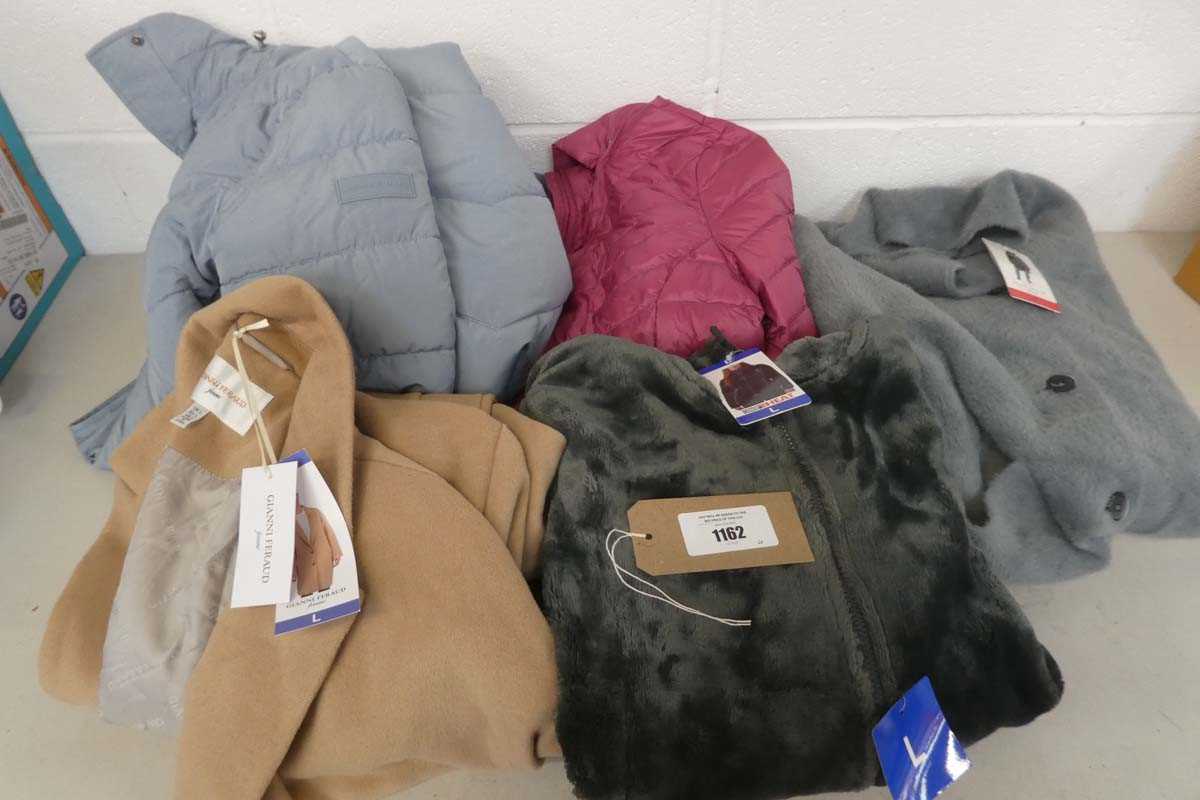 Lot 1162 - x5 women's coats and jackets by Gianni Feraud,...