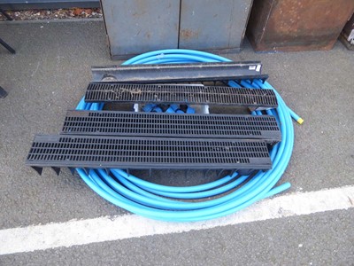 Lot 4157 - Assortment of items to include plastic...