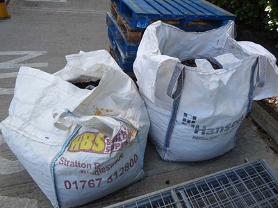 Lot 4162 - 2 dumpy bags containing a quantity of bark chips