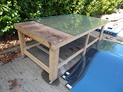 Lot 4168 - Large timber mobile work bench and 2 large...