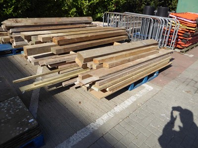 Lot 4173 - Pallet of assorted timber to include 7.5 x 4,...