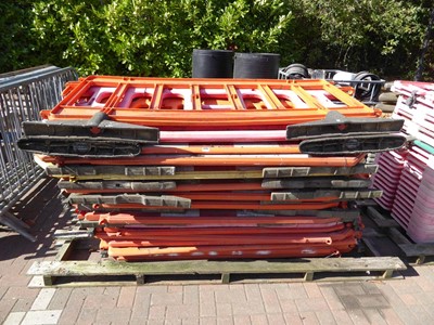 Lot 4179 - Approx. 22 plastic pedestrian barriers